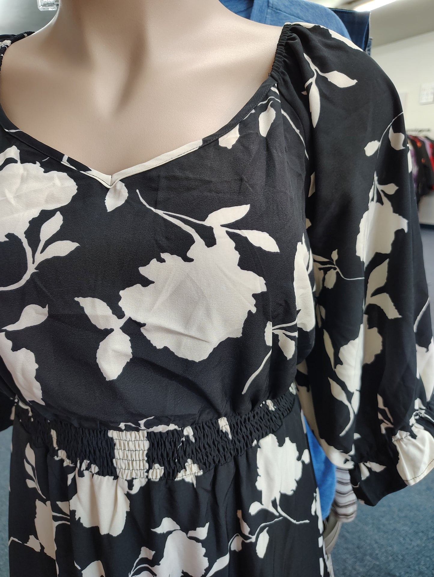 Bloomchic NWT black floral midi dress size 26 4x