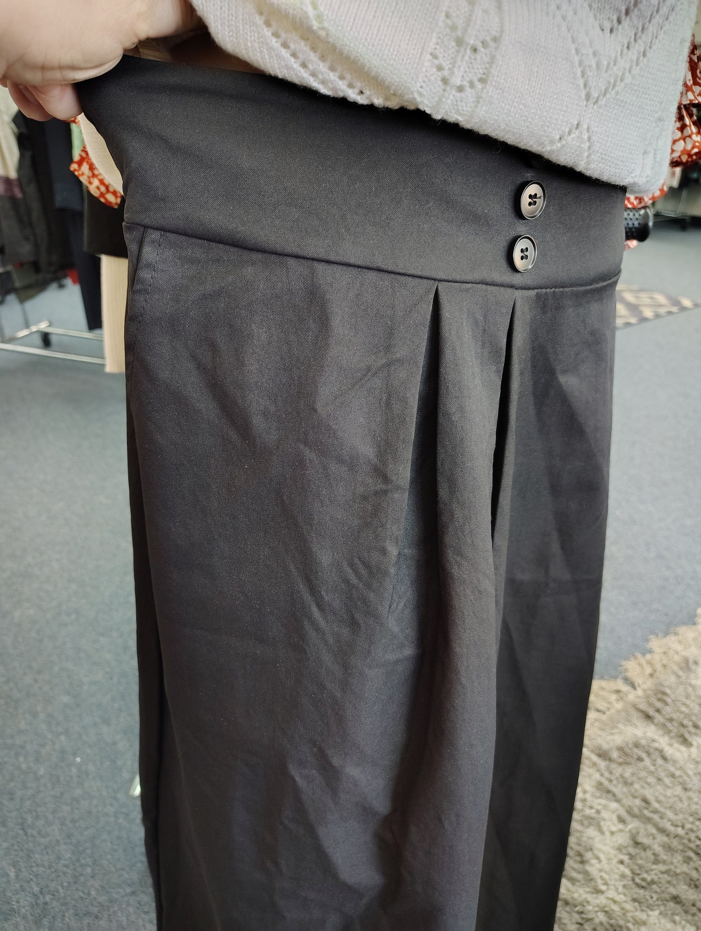 Bloomchic black heavy stretch midi skirt pull on size 18/20 2x