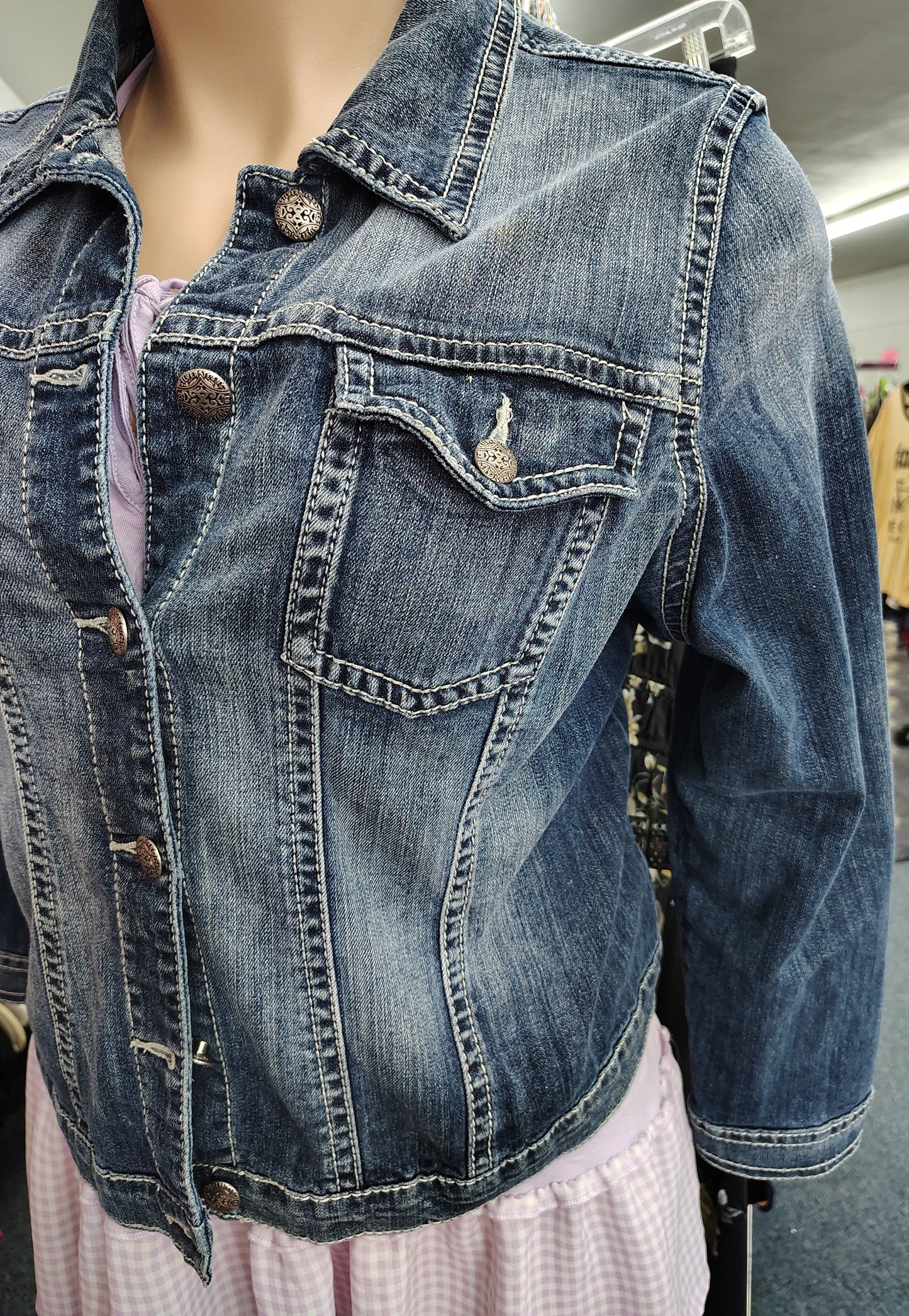 Silver jeans denim jacket size 2x runs like 1x