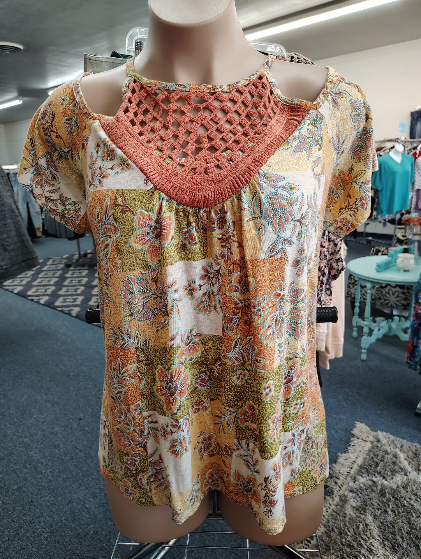 Cato cold shoulder print top with crochet front size 2x