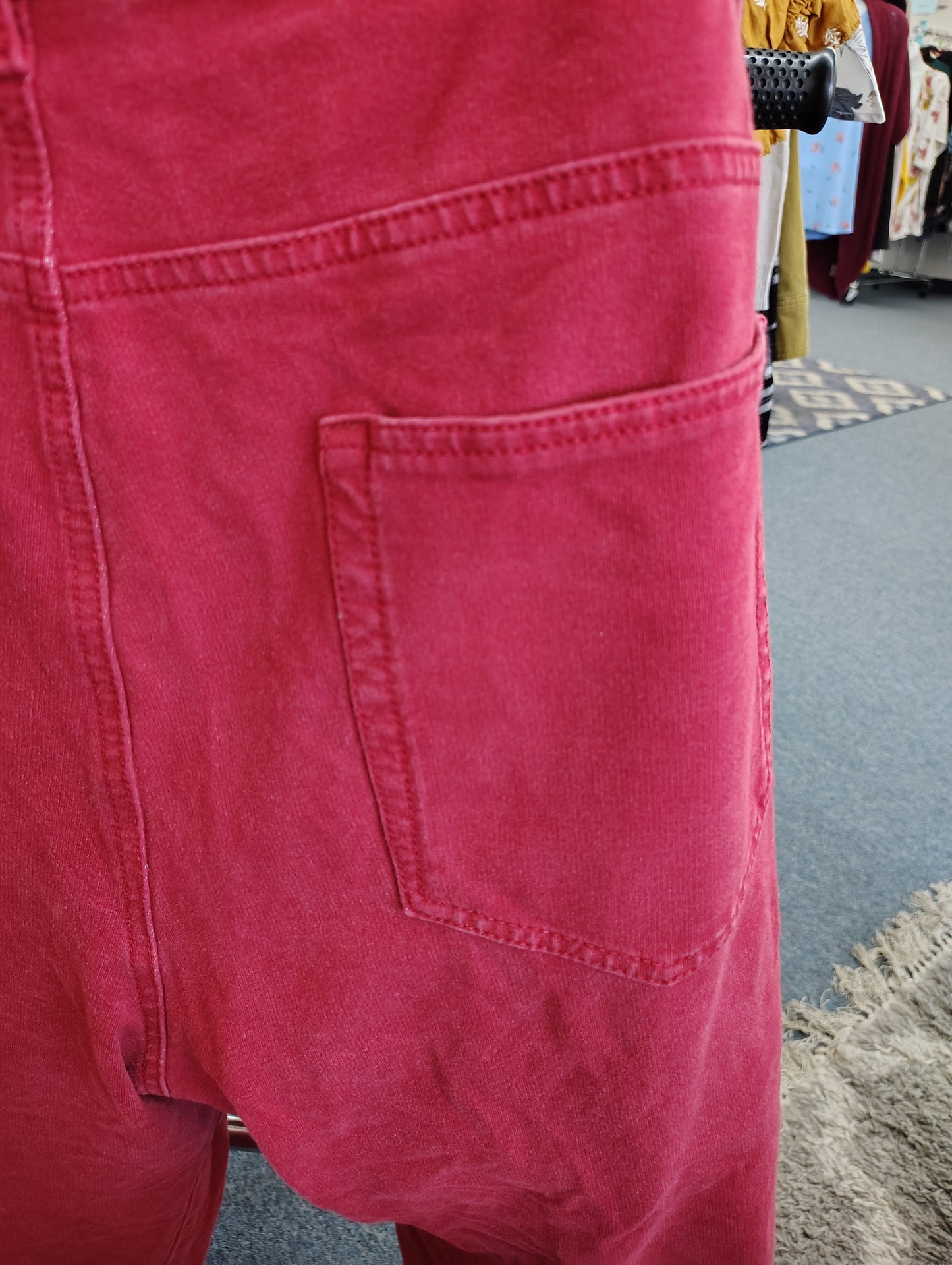 Dream Jeannes Quaker Factory red straight leg jeans size 26