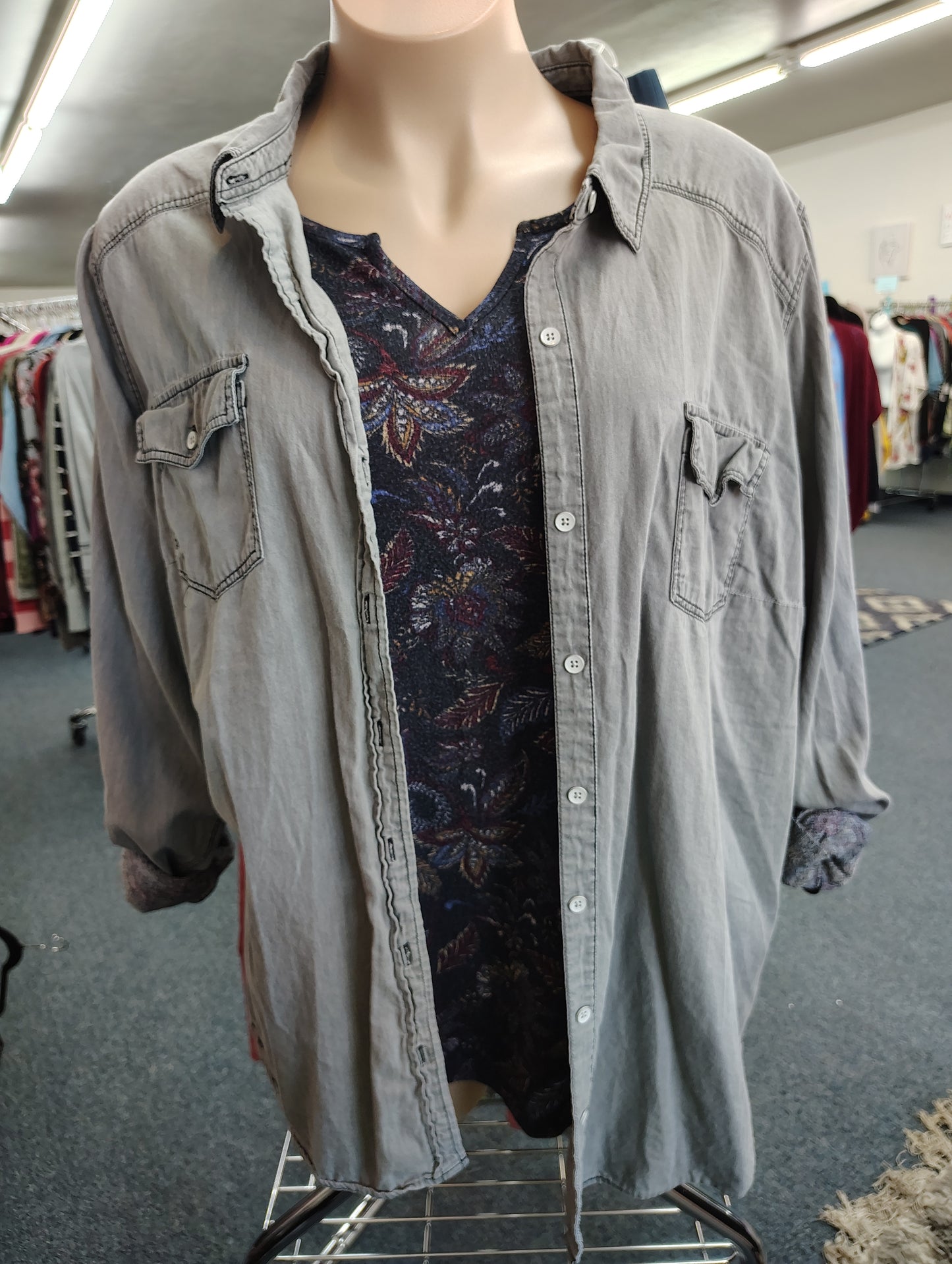 Torrid gray button front chambray denim shirt size 5x 28