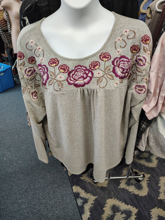 Savannah Jane gray embroidered flowers top 2x