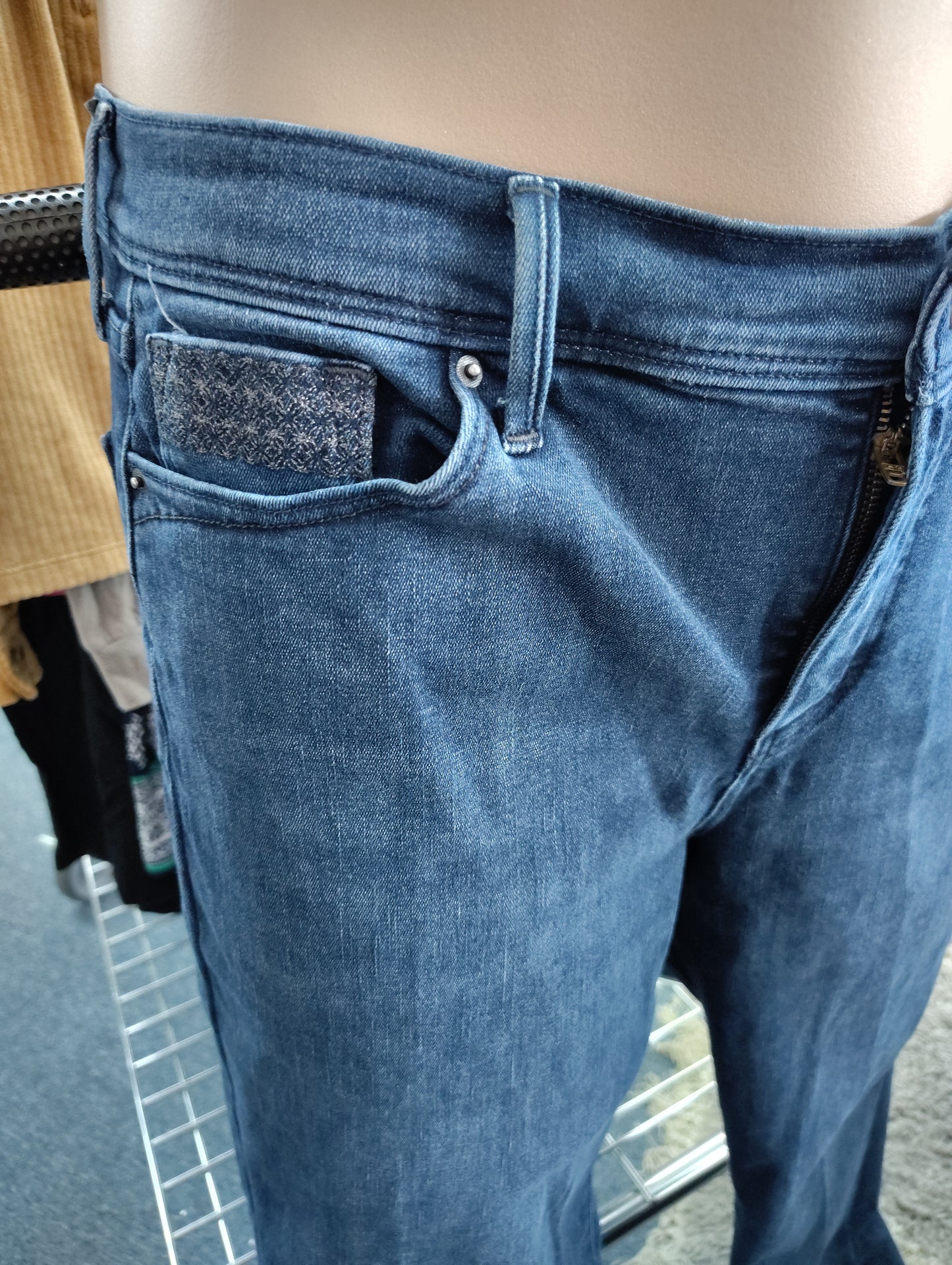 Levi 512 Perfectly slimming straight leg jeans size 14