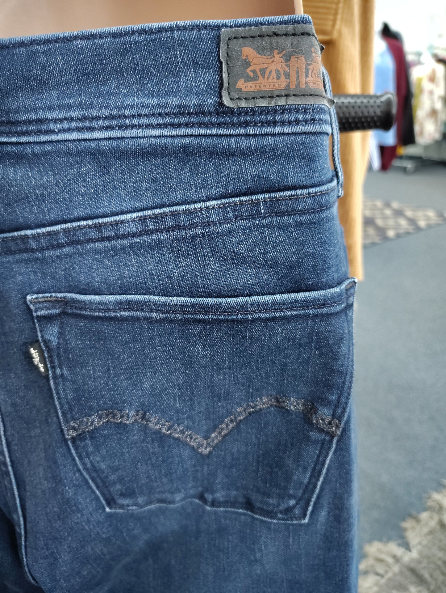 Levi 512 Perfectly slimming straight leg jeans size 14