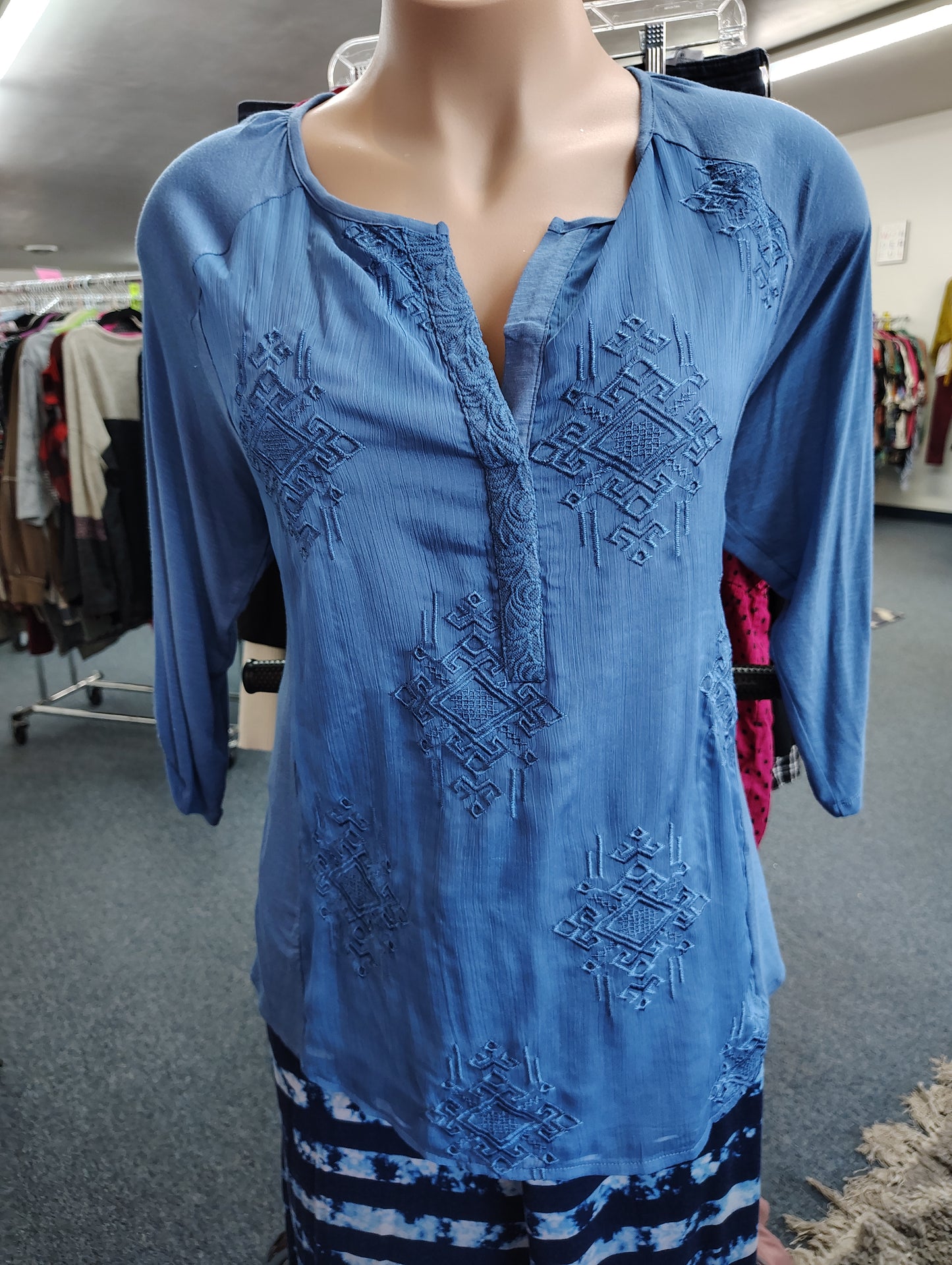 Symmetry blue embroidered top size 2x