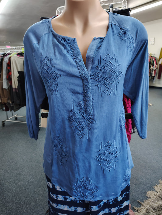 Symmetry blue embroidered top size 2x